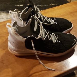LIKE NEW! Nike LEBRON 18